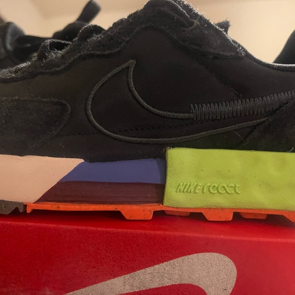 NIKE WOMENS FONTANKA WAFFLE (BLACK/VOLT/ANTHRACITE). They are very pretty size 5 - Picture 3 of 3